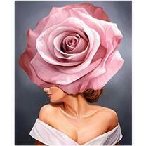 Девушка с розовой розой на голове