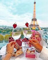 Без бренда «Свидание на фоне Эйфелевой башки» в Магнитогорске