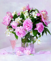 Нежный букетик с розами и настойка