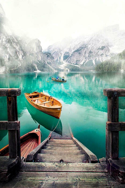 Картина по номерам 40x50 Одинокая лодка среди горного озера