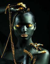 Без бренда «Девушка в черно-золотом макияже» в Магнитогорске